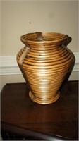 Vase style basket