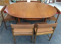 DANISH MODERN TEAKWOOD DINING TABLE W/6 CHAIRS.