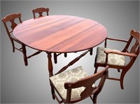 Beautiful round dining table with drop down leaves