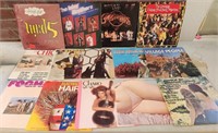 W - LOT OF VINYL RECORDS (K7)