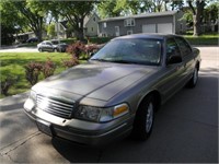 2004 Ford Crown Victoria LX