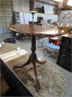 CHERRY FINISH PEDESTAL OVAL SHAPED TABLE