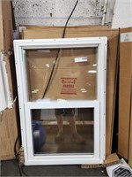 WHITE VIYNL SINGLE HUNG WINDOW WITH NEW