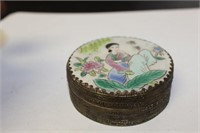 A Chinese Porcelain Face Trinket Box