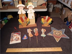 8 Piece Lot Of Christmas / Thanksgiving Items.