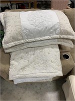 Lenox King Size Comforter & Pillows