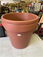 New lot of 5- 24 inch classic planters