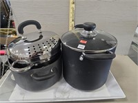 (3) Kettles and Serving Tray
