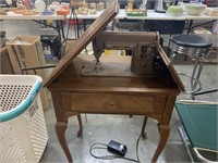 SINGER SEWING MACHINE IN CABINET