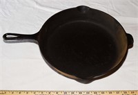 VINTAGE No. 12 CAST IRON FRY PAN