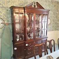 ETHAN ALLEN 63WX89H CHINA CABINET