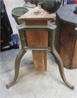 VINTAGE CAST IRON & WOOD LIFT / JACK ?