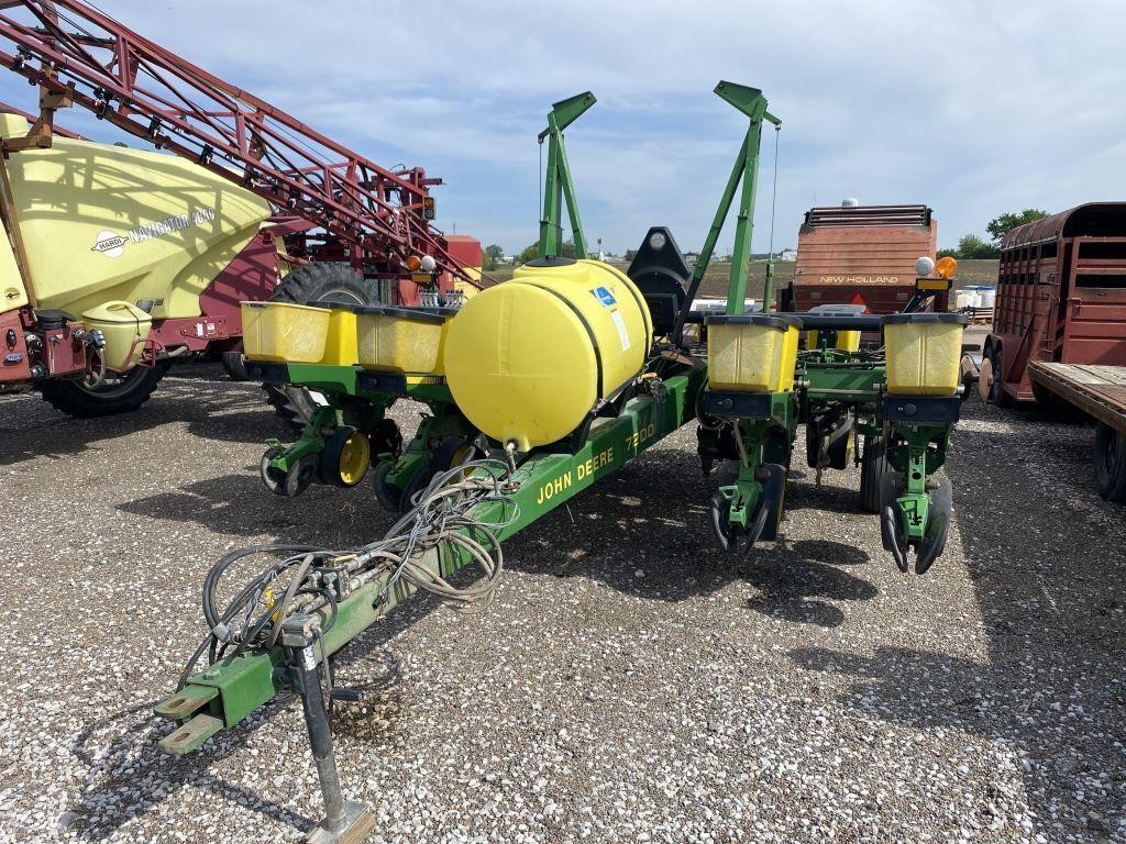 John Deere 7200 8 Row Planter