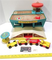 Fisher Price Play Family Airport & Accessories inc