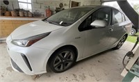 2019 Toyota Hybrid Prius XLE** as is - bumper dmgd