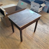 M123 Vintage wood side table