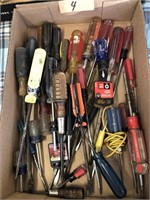 APPROX. 20 ASSORTED SCREWDRIVERS