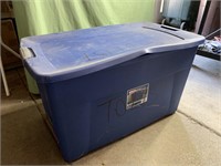 35 gallon tote with lid