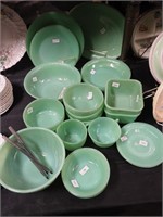 26 pieces of Fire-King jadeite including bowls,