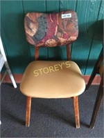 Retro Syle Cushioned Dining Chair