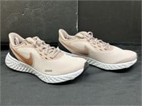 Women’s Nike Revolution 5 RRP $109.99