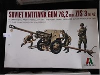 SOVIET ANTITANK GUN 76,2MM.  ZIS 3  VINTAGE MODEL