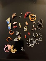 23 PAIRS OF FASHION EARRINGS, SEE PHOTOS FOR M