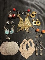 ASSORTED FASHION EARRINGS, SEE PHOTOS