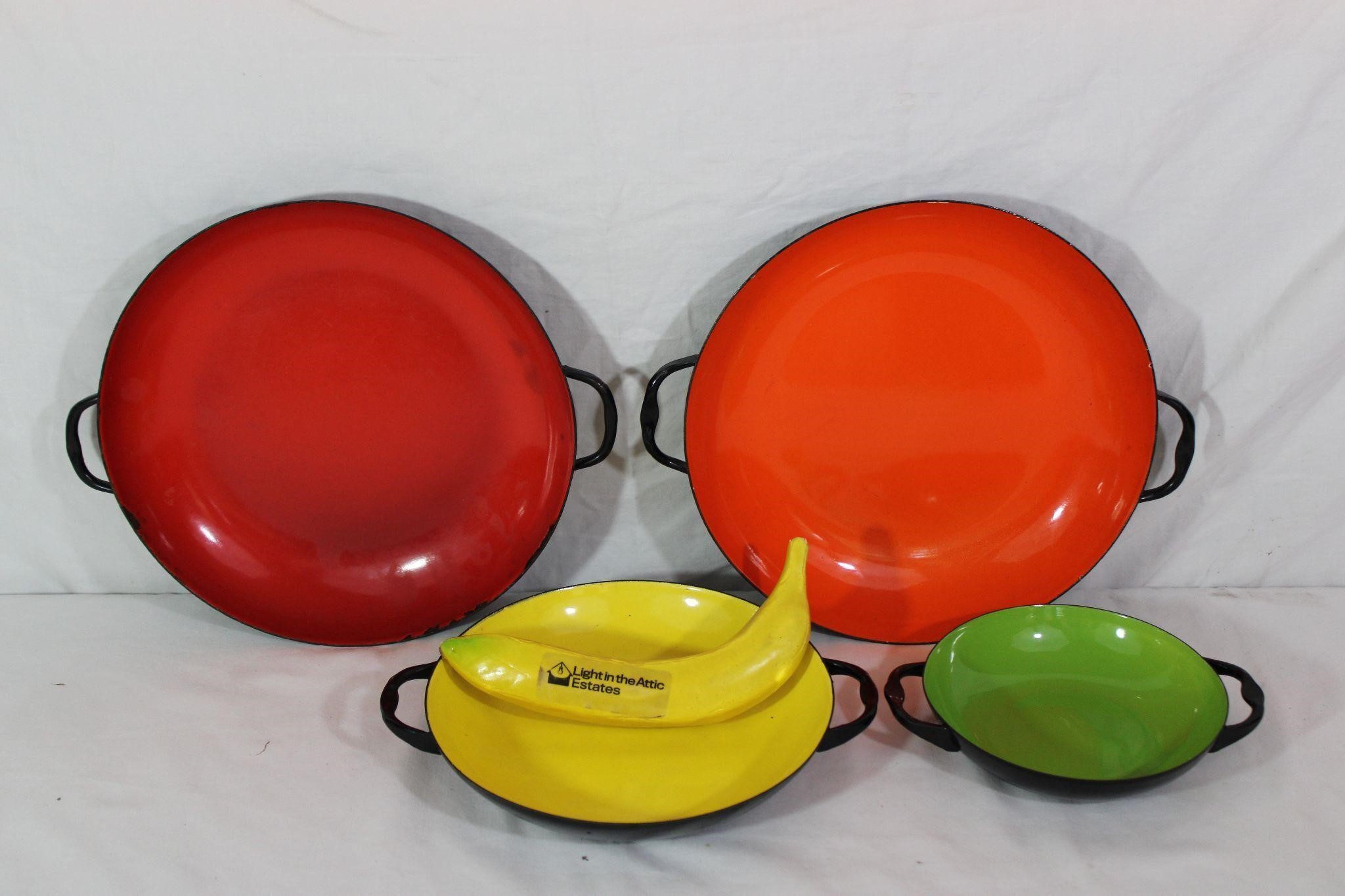 Set 4 Vtg. "Sizzling Servers" Italy Enamel Pans