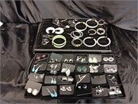 FASHION EARRINGS LOT / JEWELRY