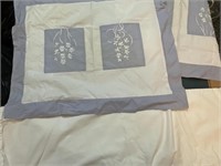 Westwood park top sheet and two pillow shams