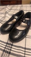 C11) tap shoes little girls sz 10 worn for play