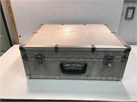 Aluminum case. 21” x  17” x 8.5” high. No key