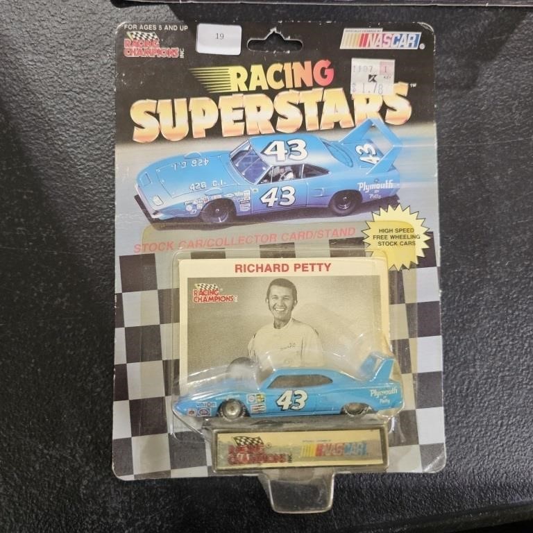 Racing Superstars Richard Petty Die Cast Car/Card