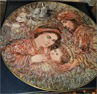 Edna Hibel "The Nativity" 1990 Christmas Plate