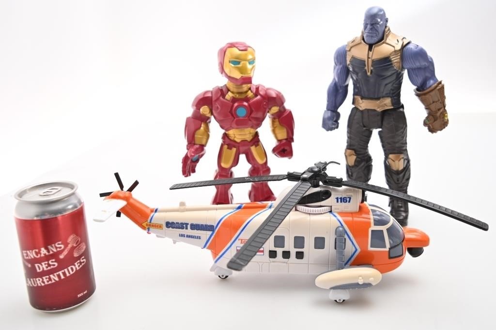 2 figurines, Ironman et Thanos, et hélicoptère