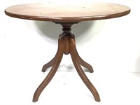 Antique Oval Top Low Side or Lamp Table