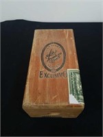 Vintage cigar box with cigars