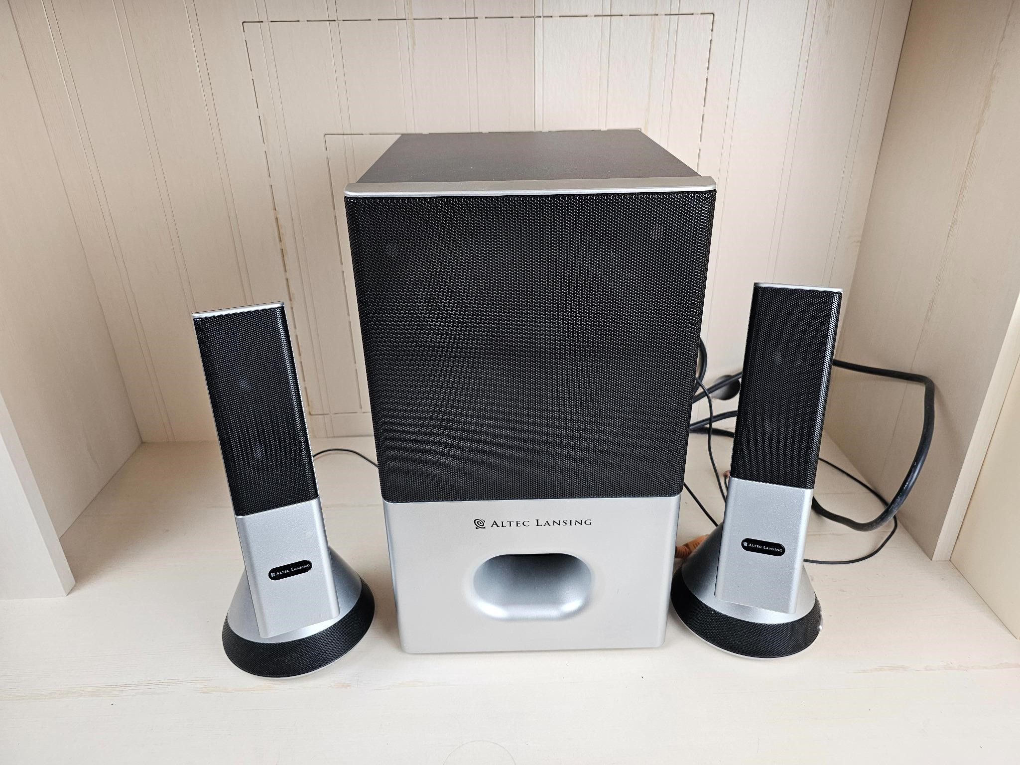 Altec Lansing  VS4221 Speakers w/Remote