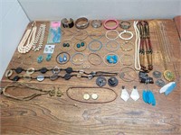 Various Jewellery Pieces