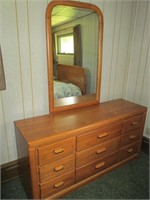 Broyhill dresser with mirror