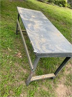 Metal work table. Sizes in pictures.