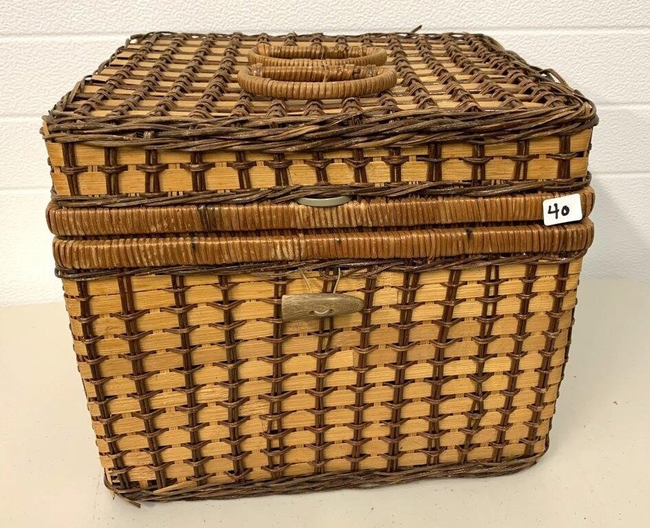 Picnic Basket (NO SHIPPING)