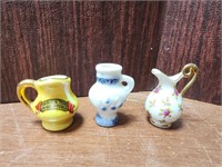 Set 3 miniature pitchers