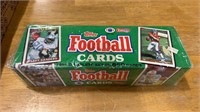 — sealed 1991 Topps football cards