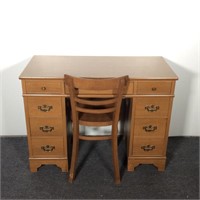 (8) Drawer Kneehole Desk with Chair