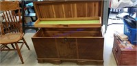 4 ft cedar chest  1947  cavalier