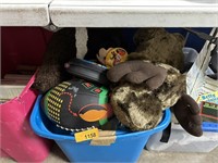 LARGE LOT OF MISC TOYS / STUFFED ANIMALS