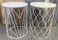 39 - LOT OF 2 SIDE TABLES / STANDS