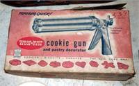 1960's Wearever Cookie Gun & Pastry Decorator Lot